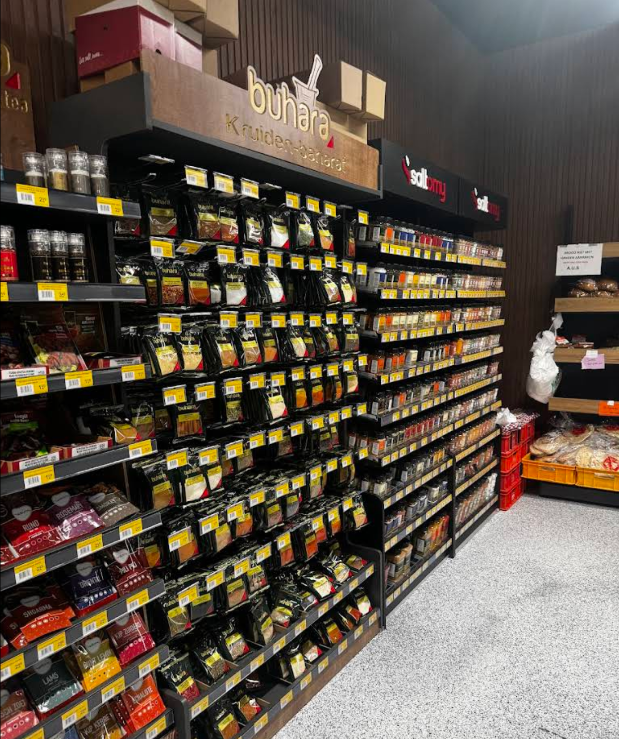 Spice and seasoning aisle inside Yaşar Market